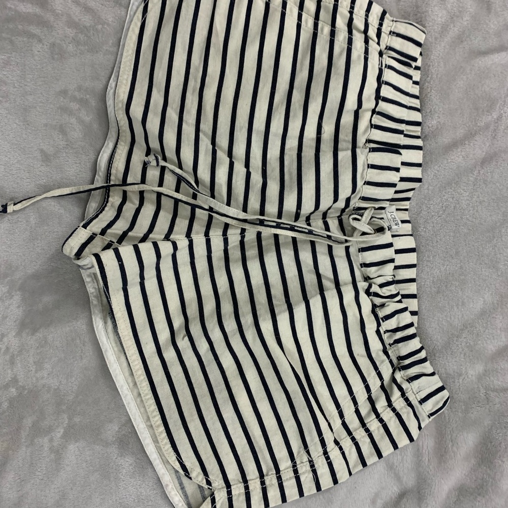 Black and cream shorts with pockets